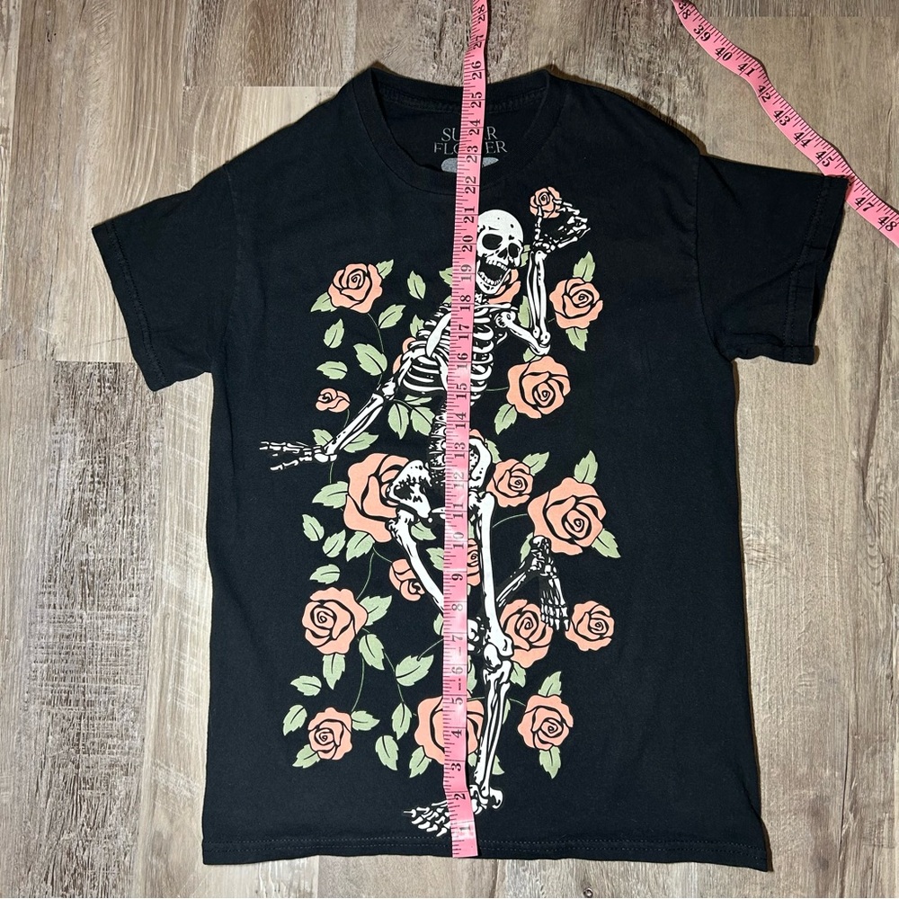 SUGAR FLOWER Skeleton Red Rose Black Graphic Tee Small - Picture 7 of 7